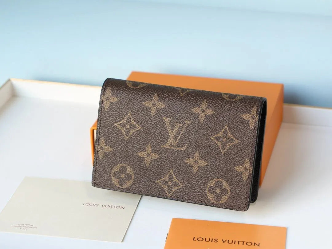 Buckled Color-Blocked Short Wallet