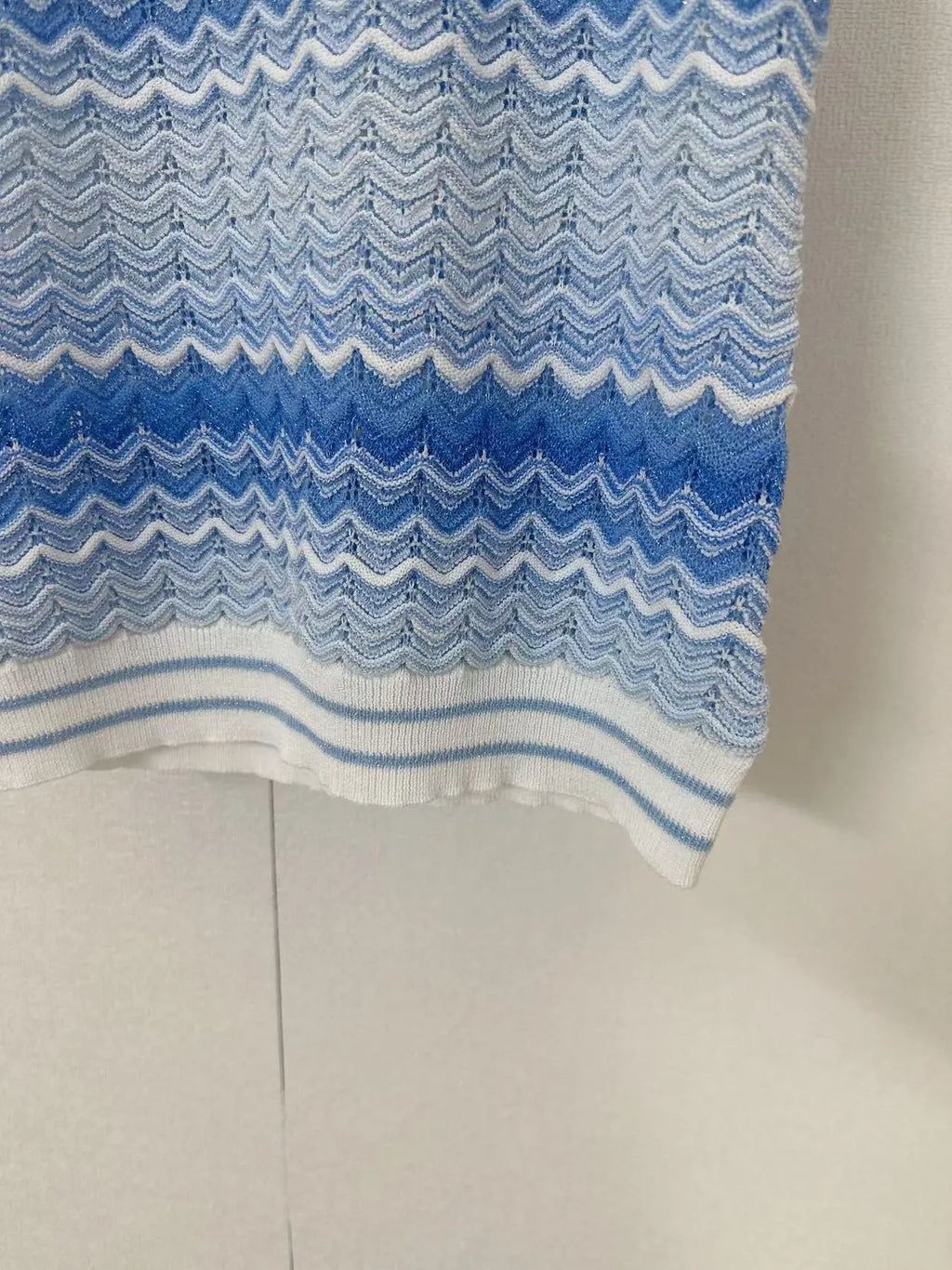 Wave Pattern Gradient Vest