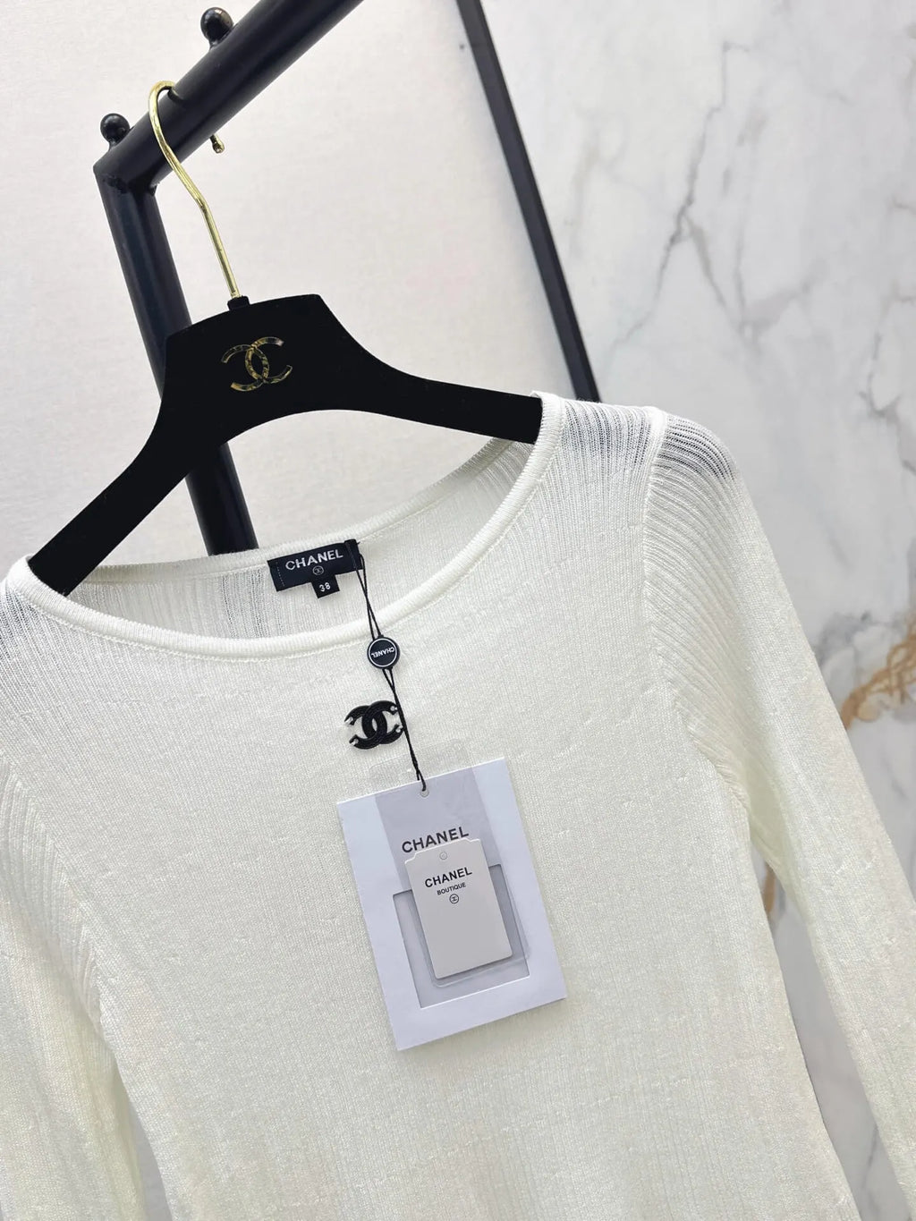 Round Neck Lace Hem Knit Top
