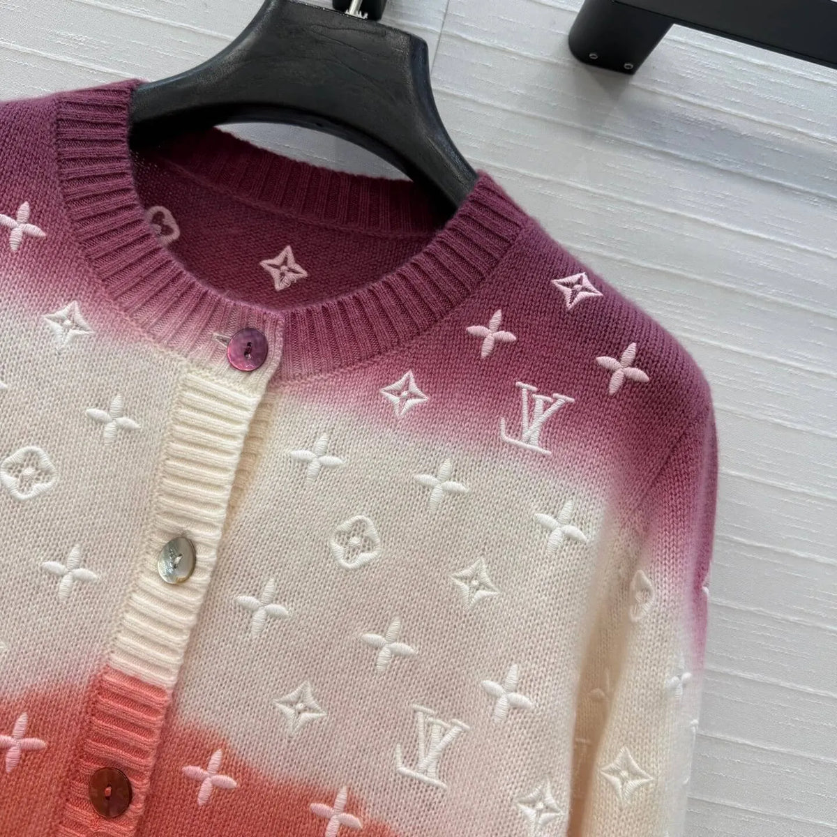 Gradient Embroidery Knit Cardigan