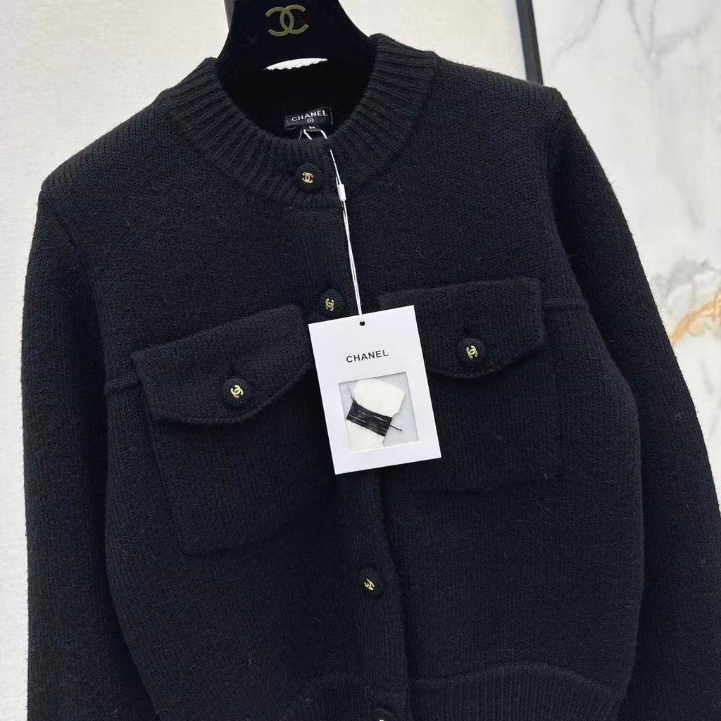 Classic Double-Pocket Decorative Cardigan