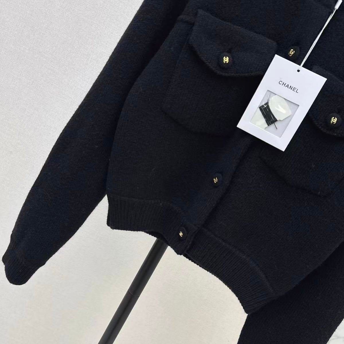 Classic Double-Pocket Decorative Cardigan