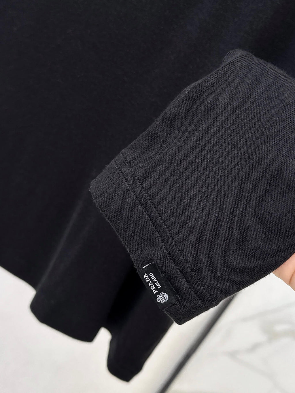 Cropped Label Basic Long Sleeve Tee