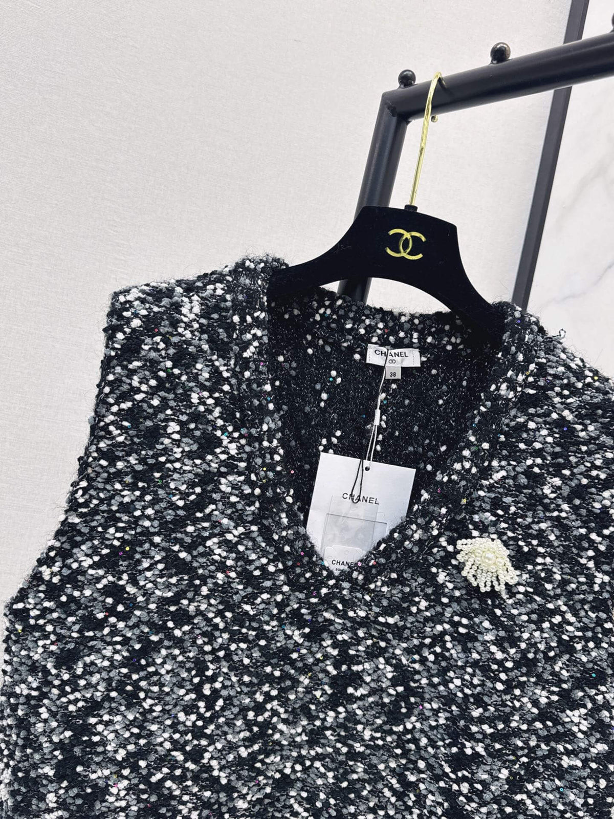 Fleck V-Neck Knit Vest