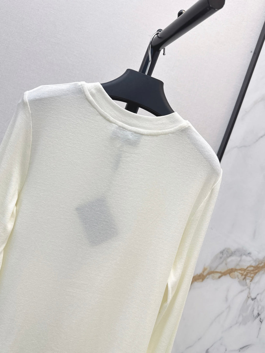 Cropped Label Basic Long Sleeve Tee