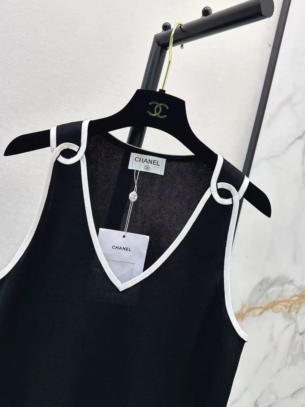 Detailed Cuff Design Tank Top