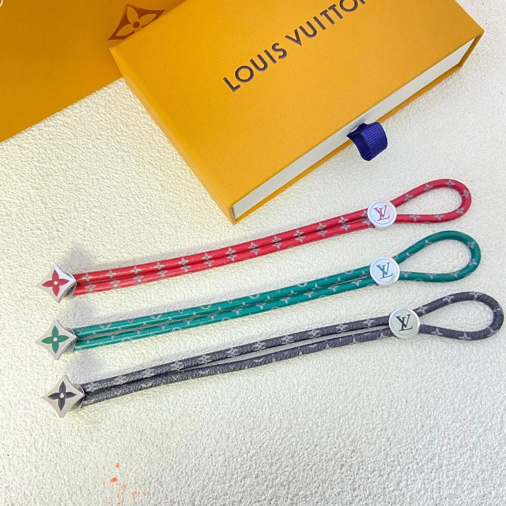Fashionable Pointed-Flower Leather Bracelet